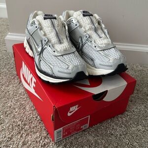 Women’s Nike Vomero Zoom 5 Chrome